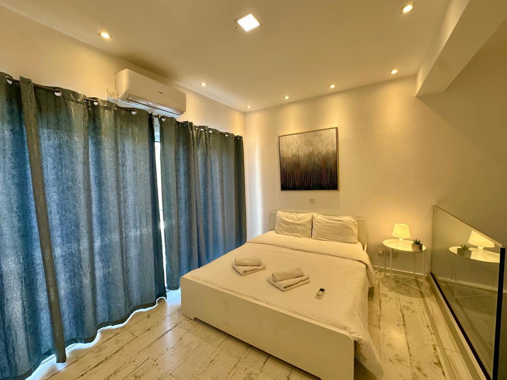 1-Bedroom Duplex 100M By The Sea Limasol Buitenkant foto